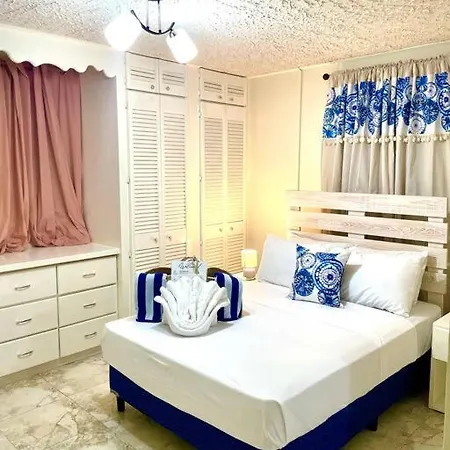 Steps 2 Beach - 5 Bedroom 3 Bathroom Villa